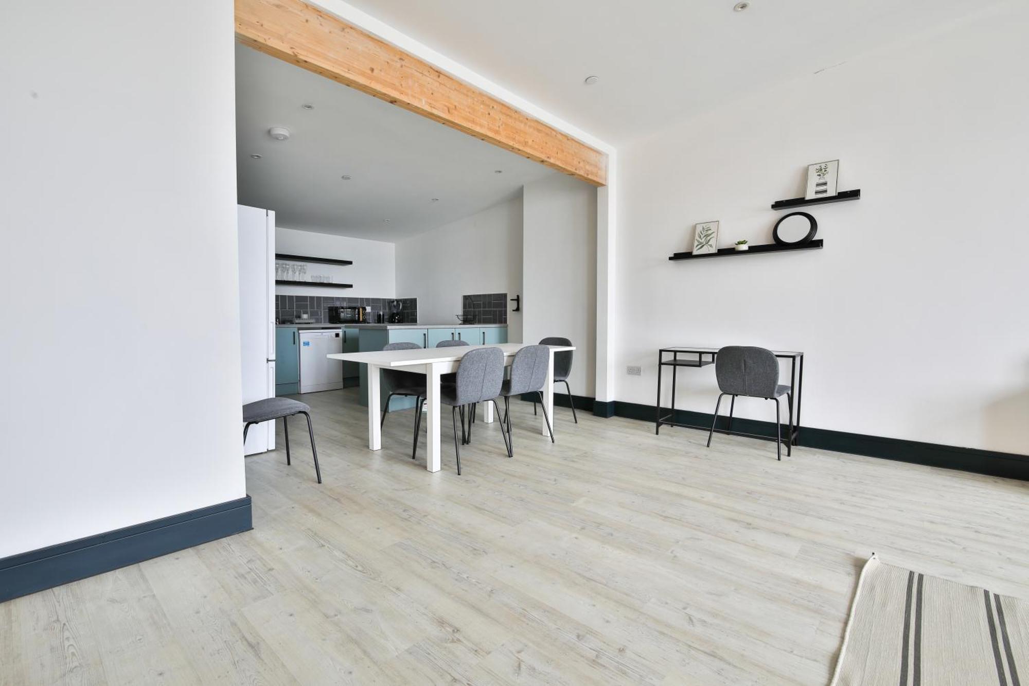 The Kingsway- 2 Bedroom Central Swansea Apartments By Stayright Exterior photo