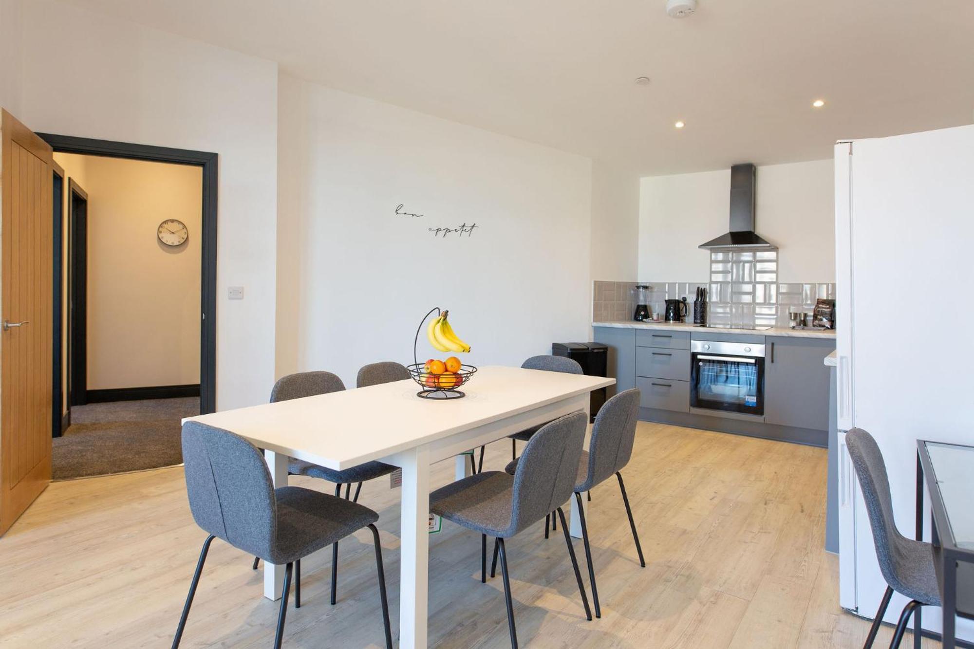 The Kingsway- 2 Bedroom Central Swansea Apartments By Stayright Exterior photo