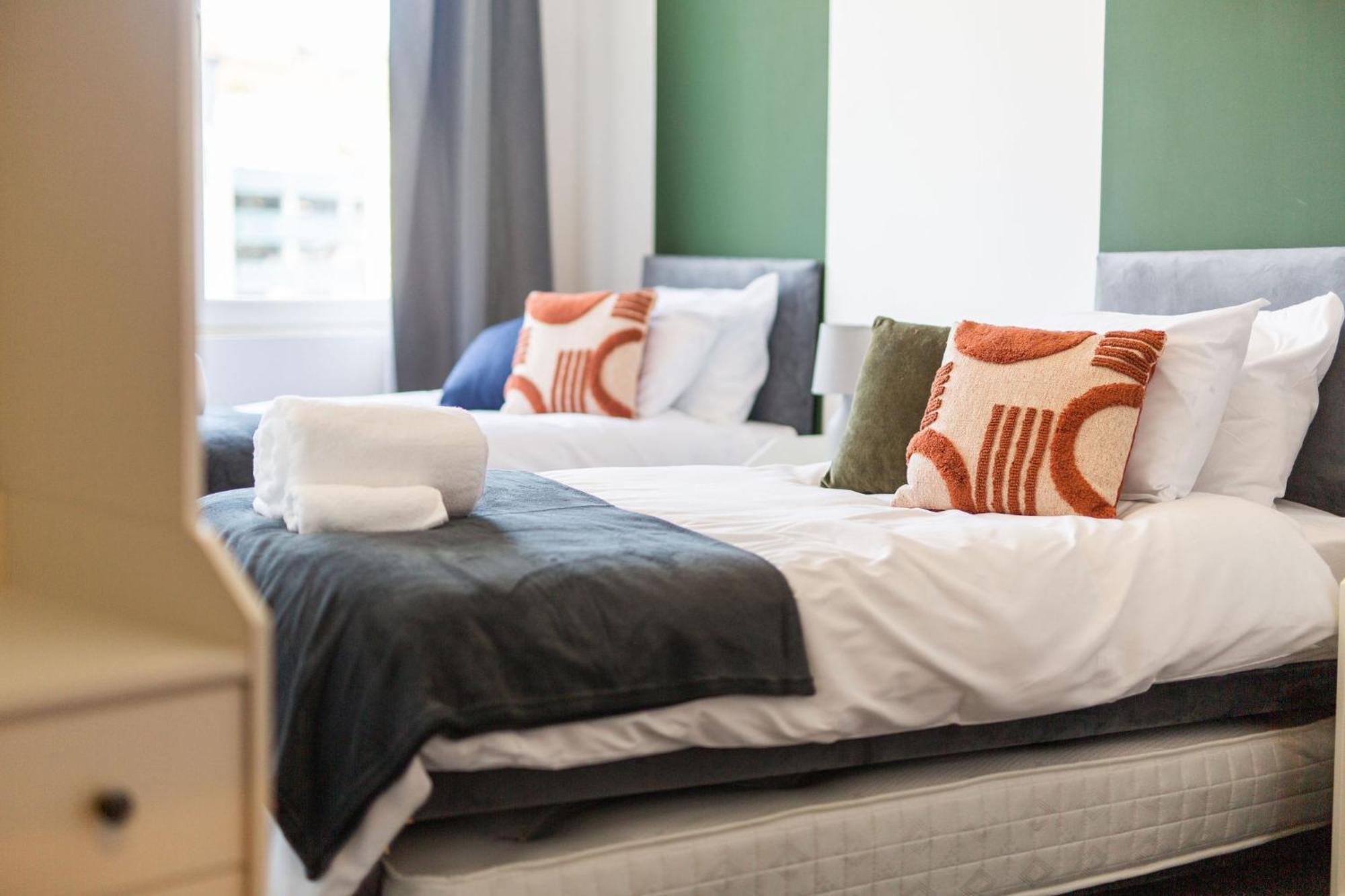 The Kingsway- 2 Bedroom Central Swansea Apartments By Stayright Exterior photo