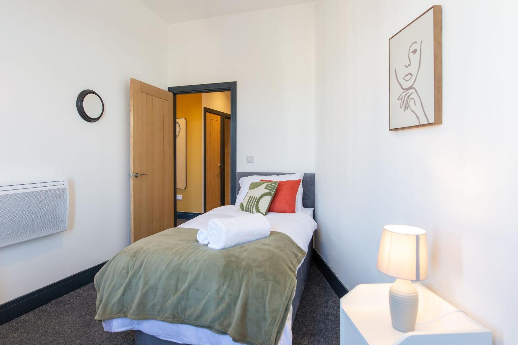 The Kingsway- 2 Bedroom Central Swansea Apartments By Stayright Exterior photo